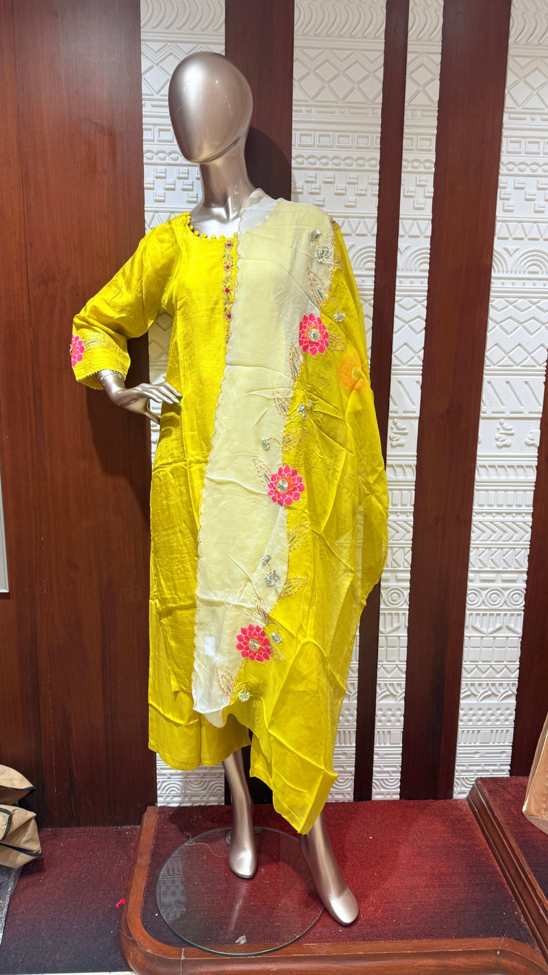 Yellow and Off-White Floral Embroidered Mul Chanderi Suit Set – Sheetal Collection